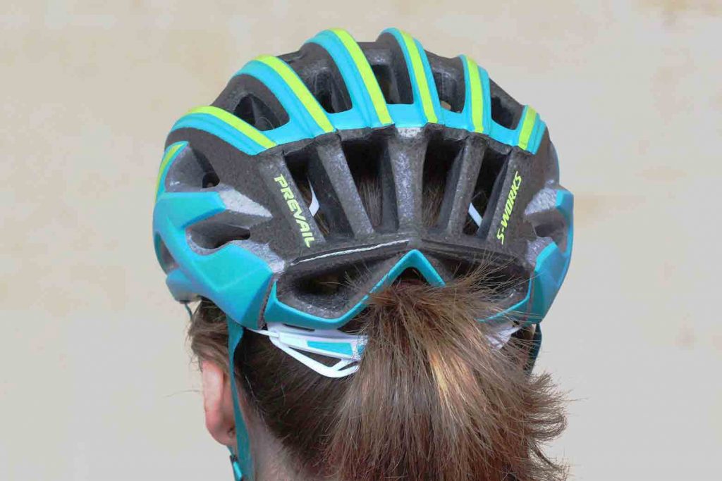 Hair Pots Pada Helm Sepeda Perempuan